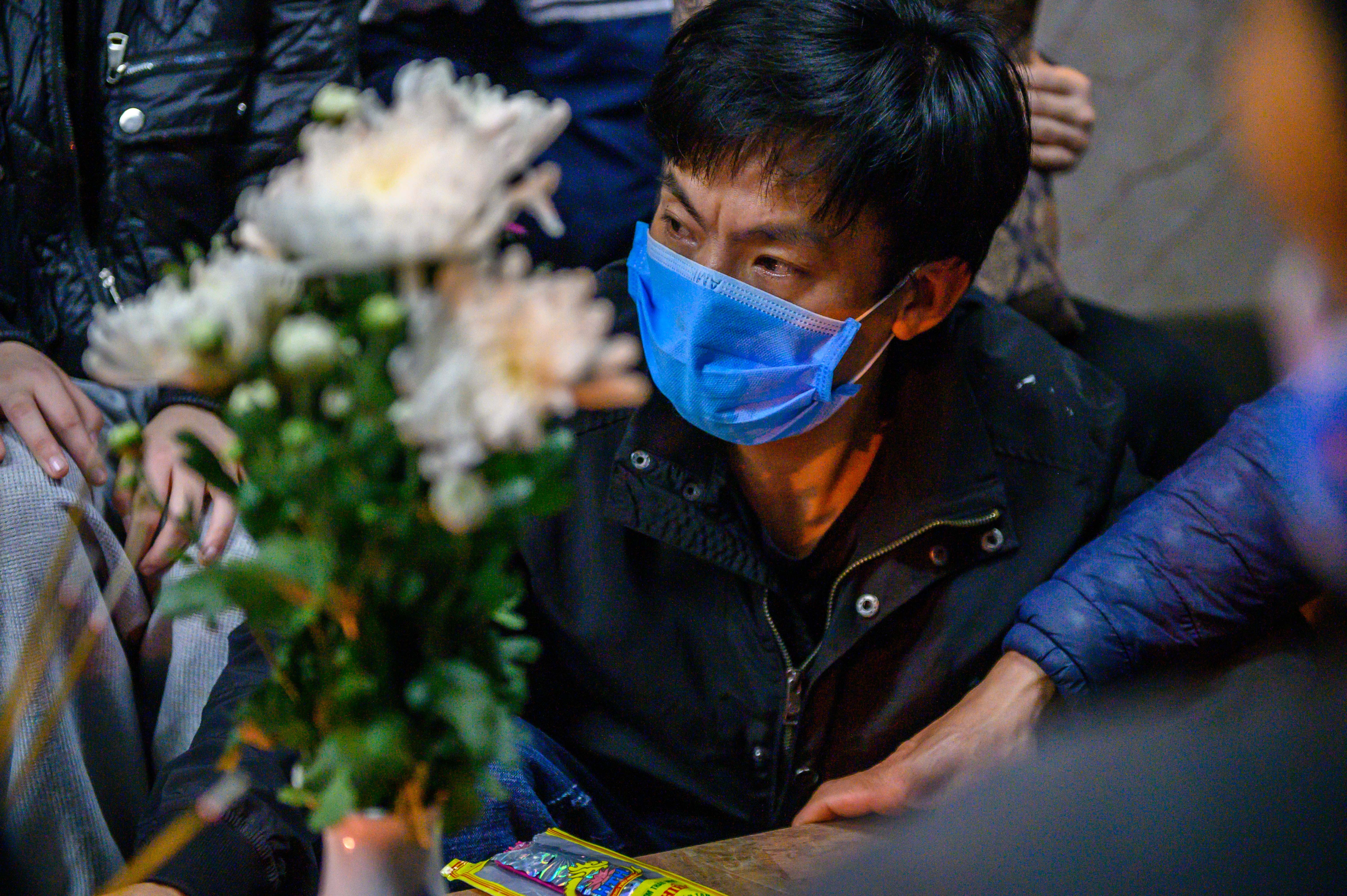 Hoa tang thi the be gai 3 tuoi anh 9