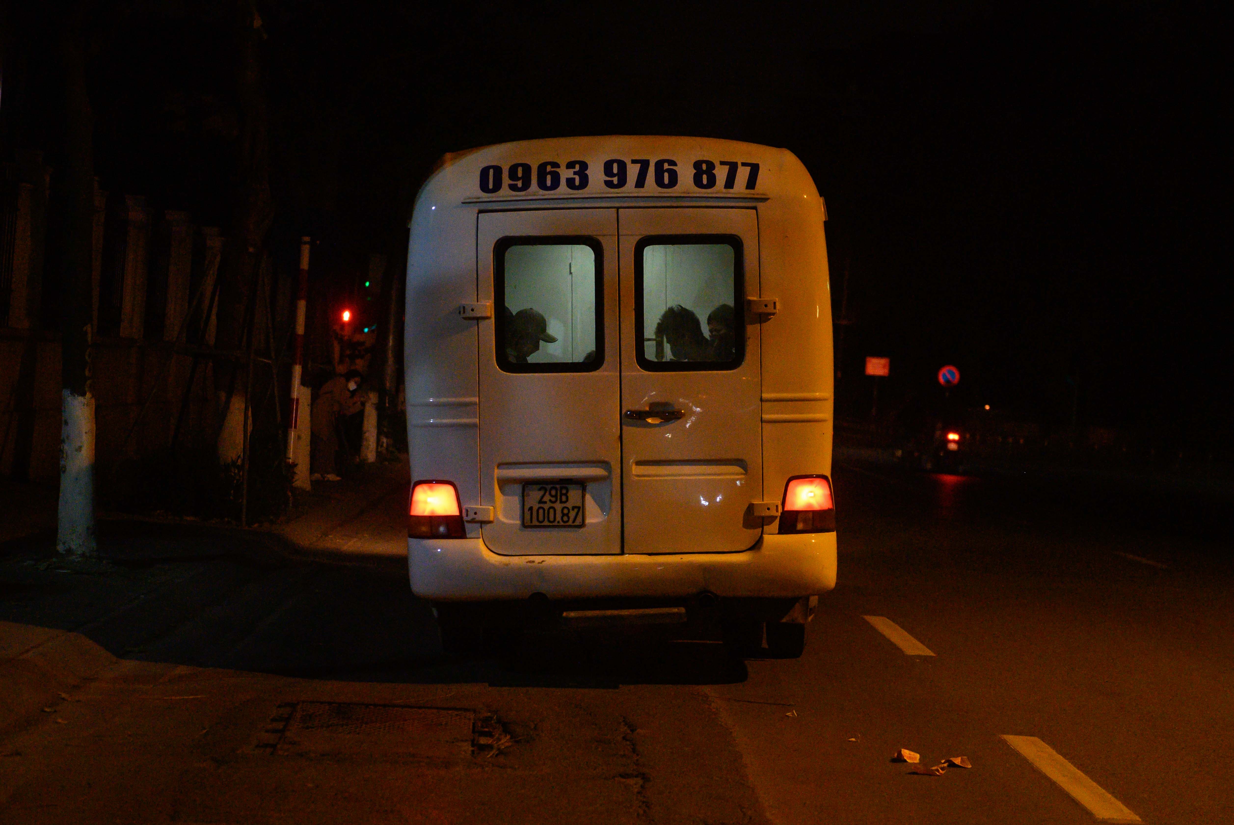 Hoa tang thi the be gai 3 tuoi anh 12