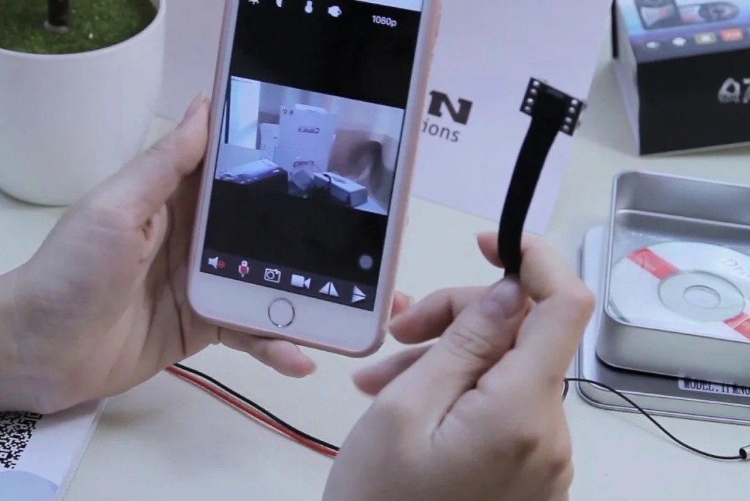 Canh sat thu giu camera lien quan vu vo cat dut 'cua quy' cua chong hinh anh