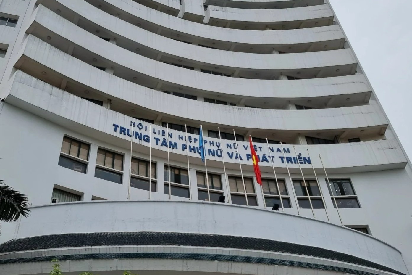 Vu to truong khoa cuong buc: Co gai tam lanh o 'ngoi nha binh yen' hinh anh