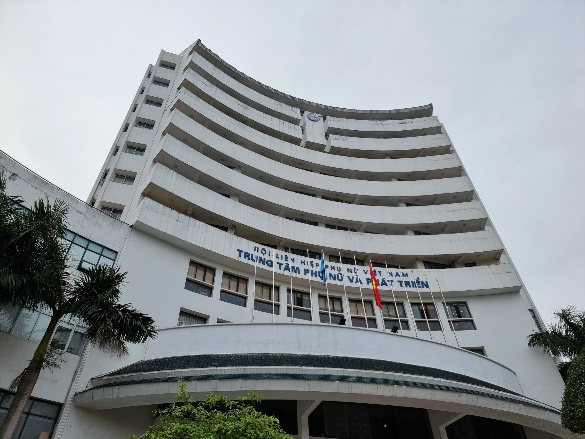 Co gai to truong khoa cuong buc anh 1