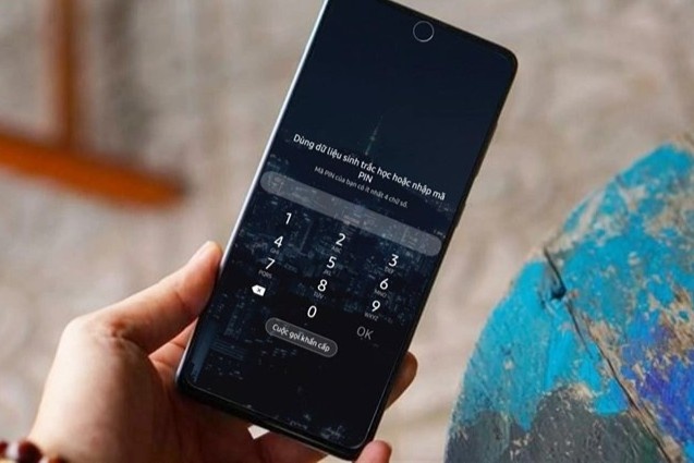 Cuop khong che nguoi phu nu, bat cung cap mat khau dien thoai hinh anh