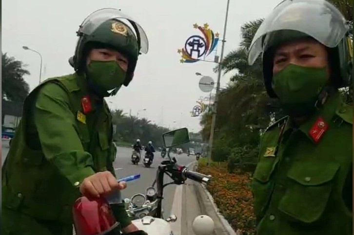 Canh sat 113 co duoc dung xe xu ly vi pham giao thong? hinh anh