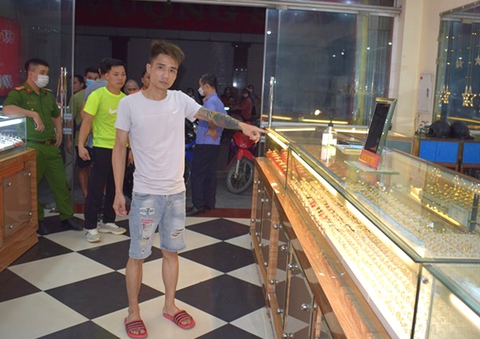 Cướp tiệm vàng ở vĩnh phúc ảnh 1 Cuop tiem vang o vinh phuc anh 1
