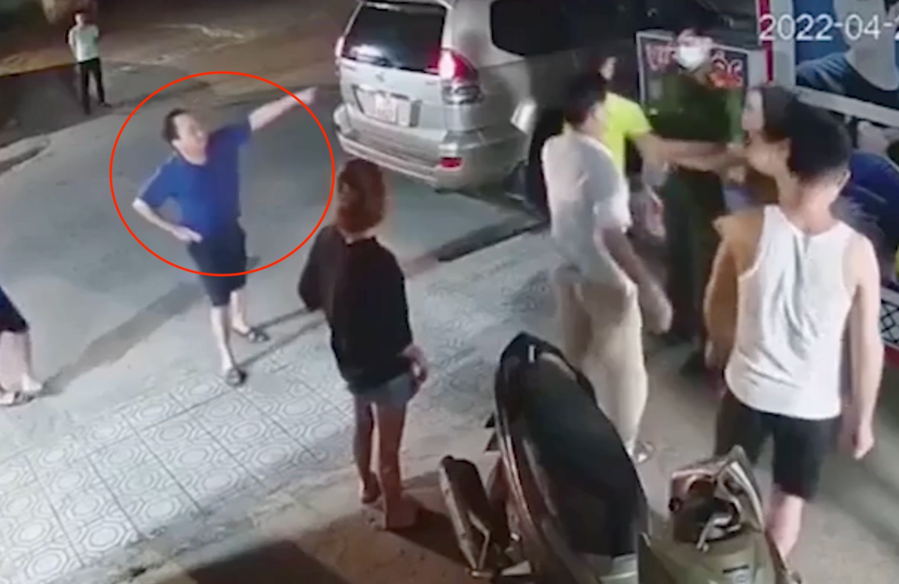 cong an phuong danh phu nu anh 2