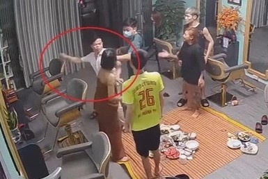 công an phường đánh phụ nữ ảnh 1 cong an phuong danh phu nu anh 1