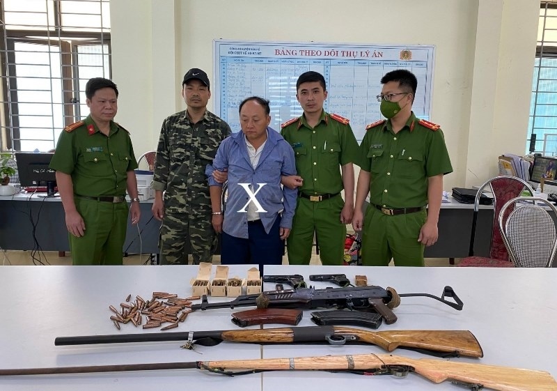 2 co gai Nga bi cuop dien thoai anh 1