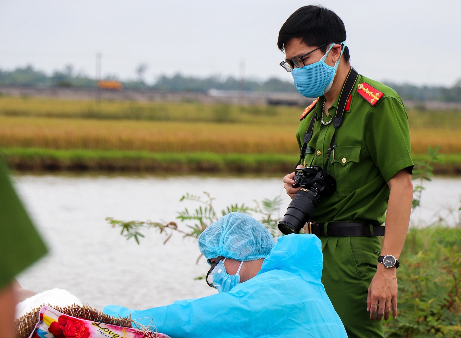 Bat giu nguoi phu nu giet chong hinh anh