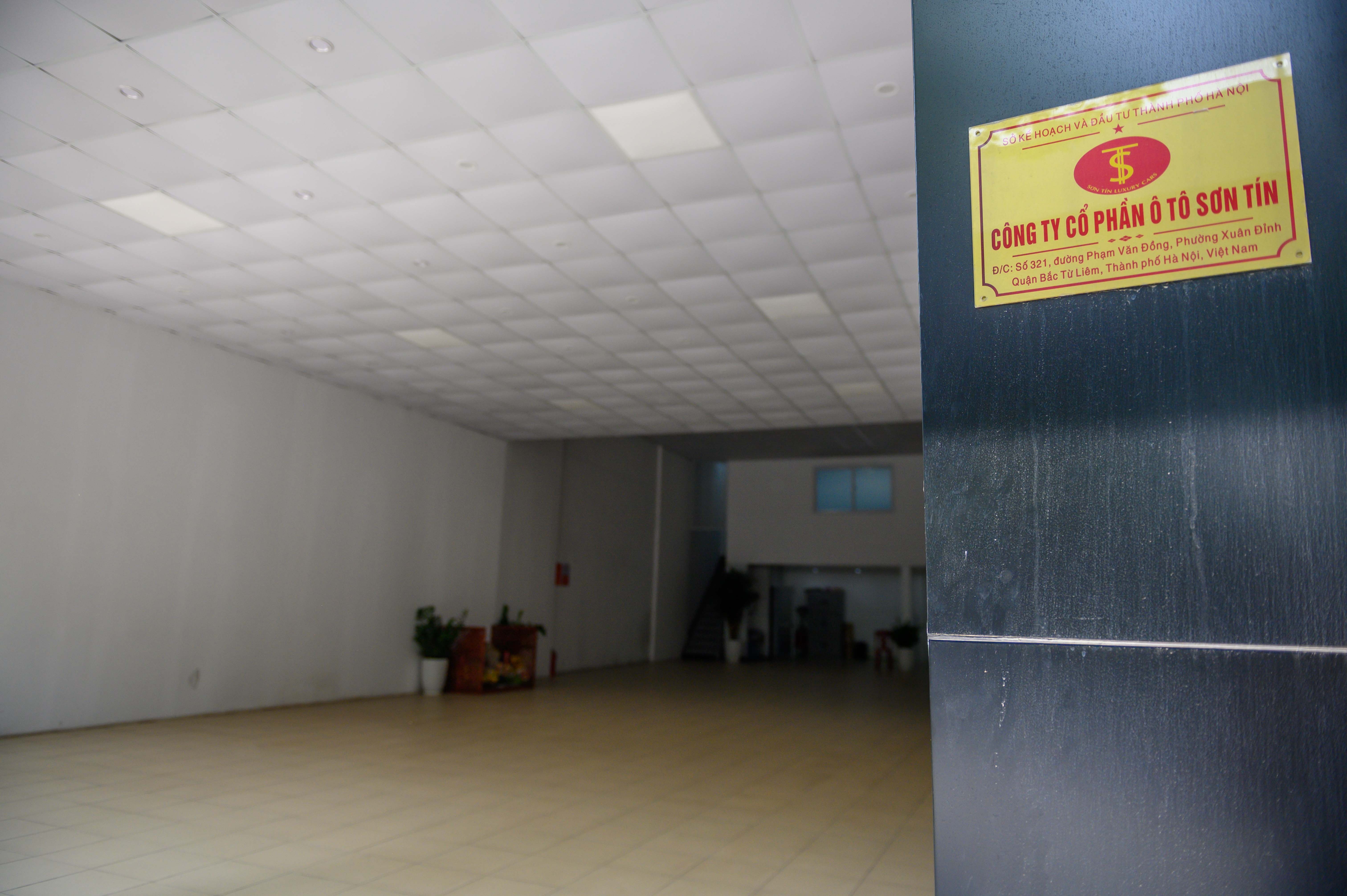 Showroom oto ban xe bieu tang anh 2