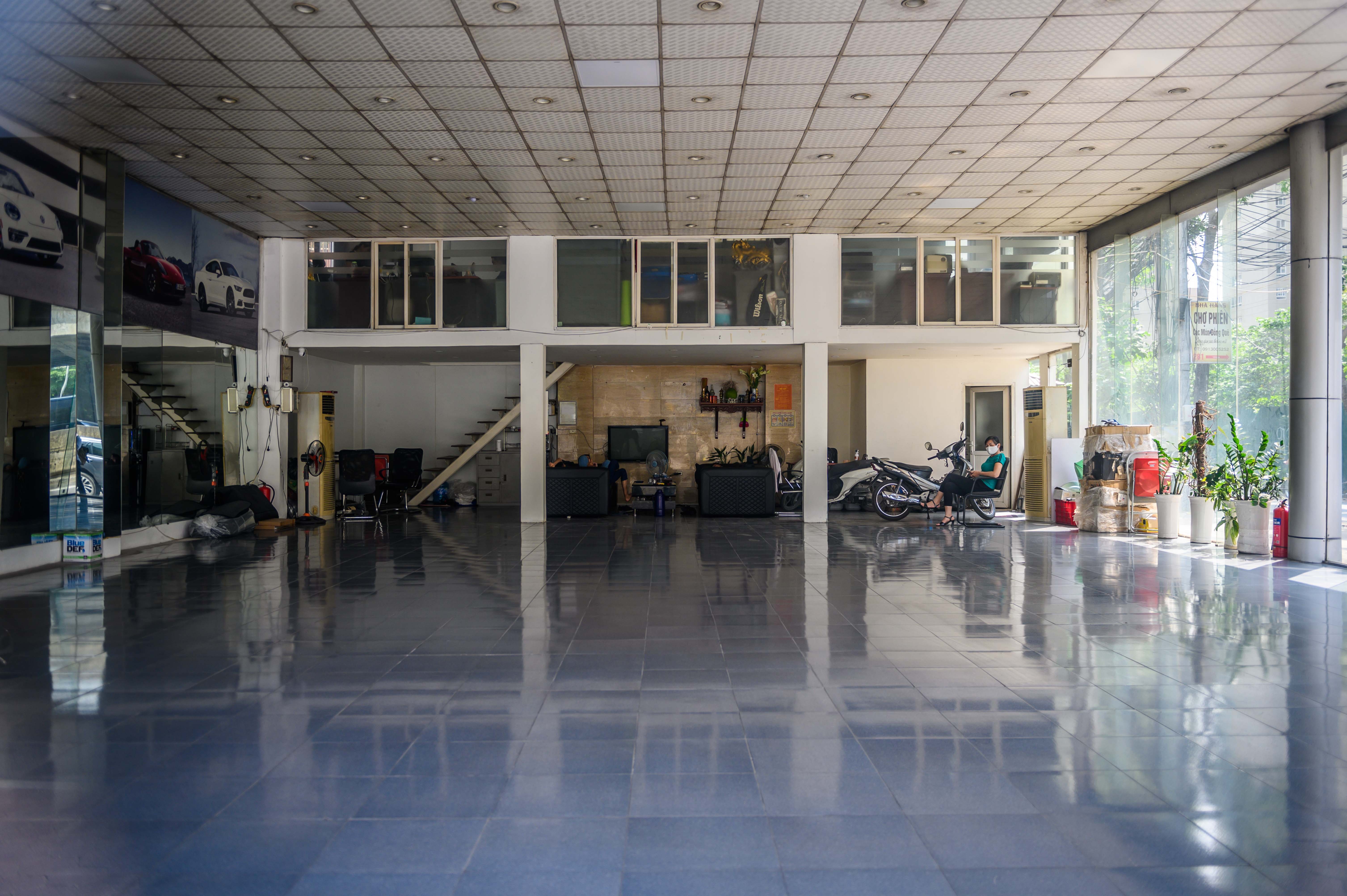 Showroom oto ban xe bieu tang anh 8