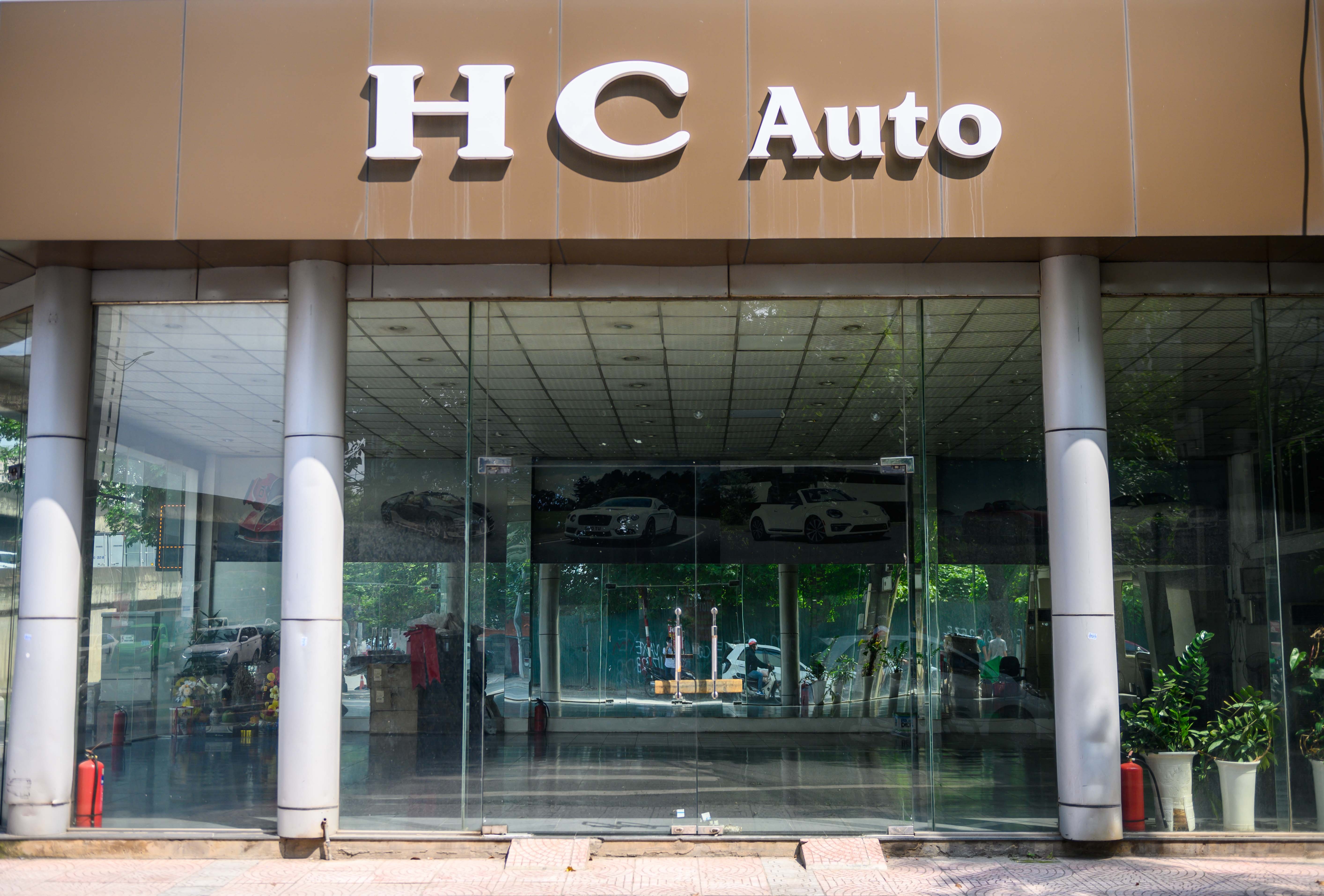 Showroom oto ban xe bieu tang anh 6