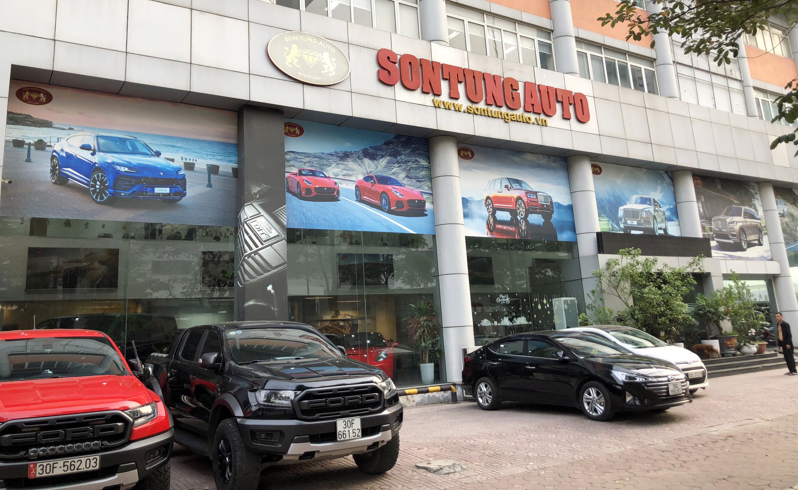 Showroom ôtô bán xe biếu tặng ảnh 11 Showroom oto ban xe bieu tang anh 11