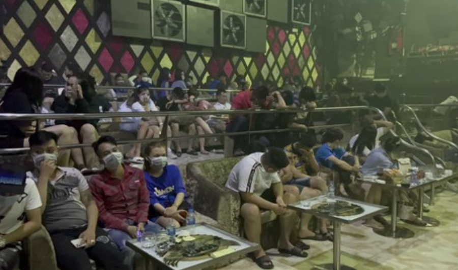 Kiem tra bar Paradise, phat hien gan 70 'dan choi' duong tinh ma tuy hinh anh
