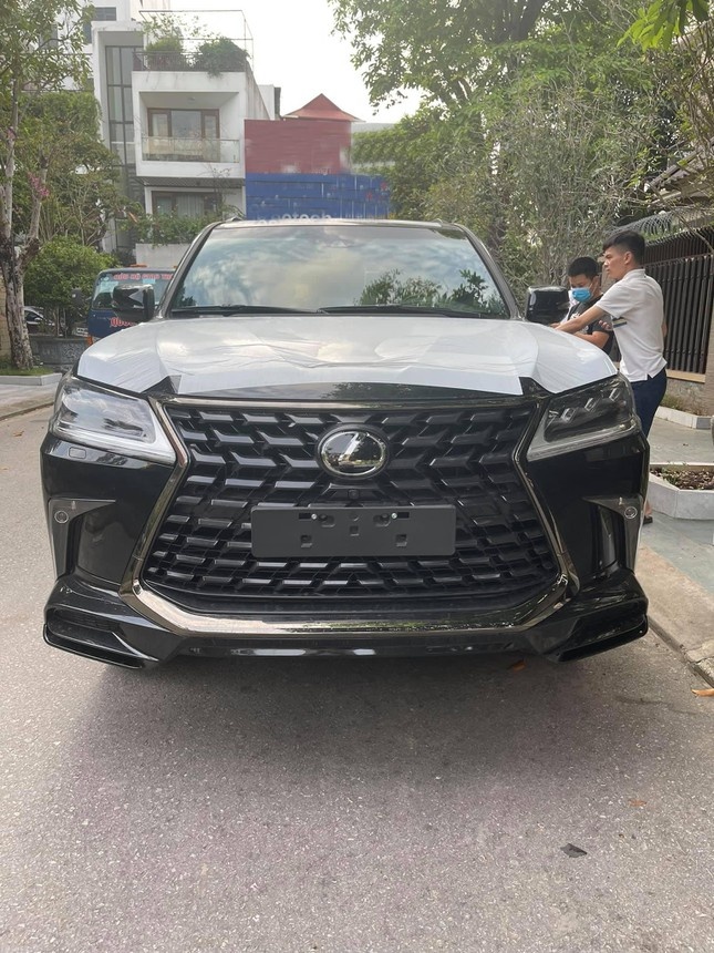 duong day nhap sieu xe bieu tang anh 1