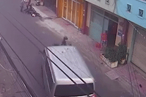 Hon chuc canh sat khong che 2 ke van chuyen ma tuy hinh anh