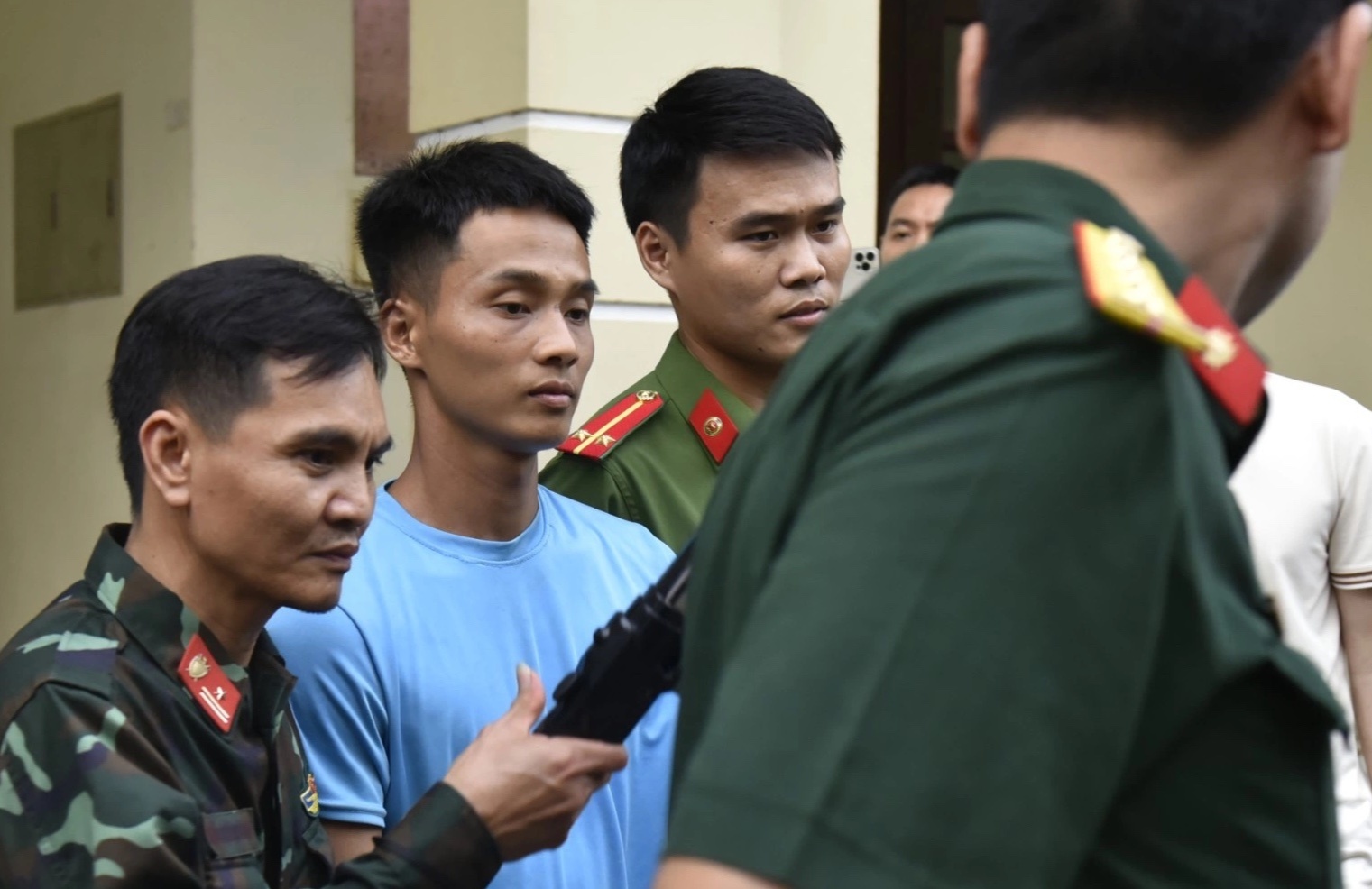 Triệu Quân Sự bị bắt ảnh 6 Trieu Quan Su bi bat anh 6