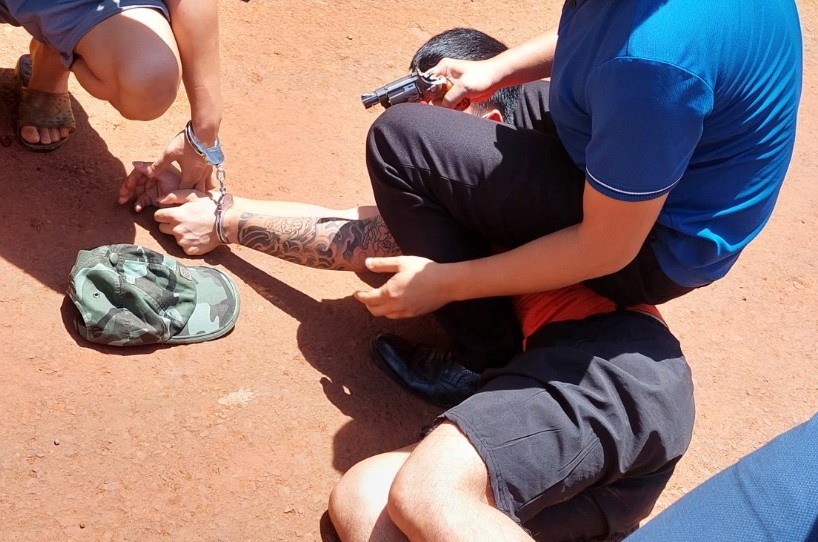 Bat giu 5 bi can duc tuong nha giam de bo tron hinh anh