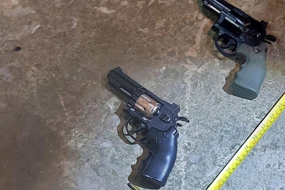 Thu giu 3 khau sung trong vu hon chien cua nhieu thanh nien hinh anh