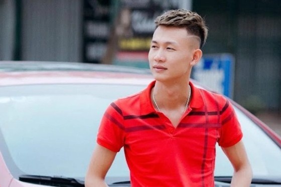 YouTuber Duy Thuong va 9 nguoi khac bi khoi to hinh anh