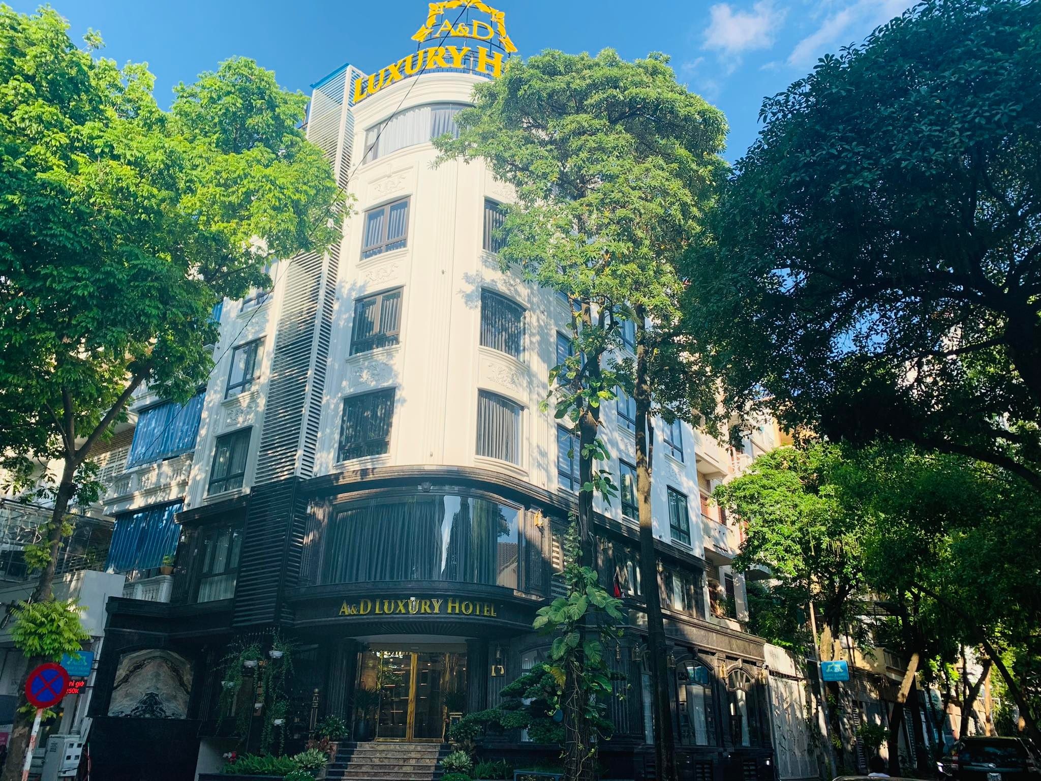 nhan vien massage ban dam anh 1