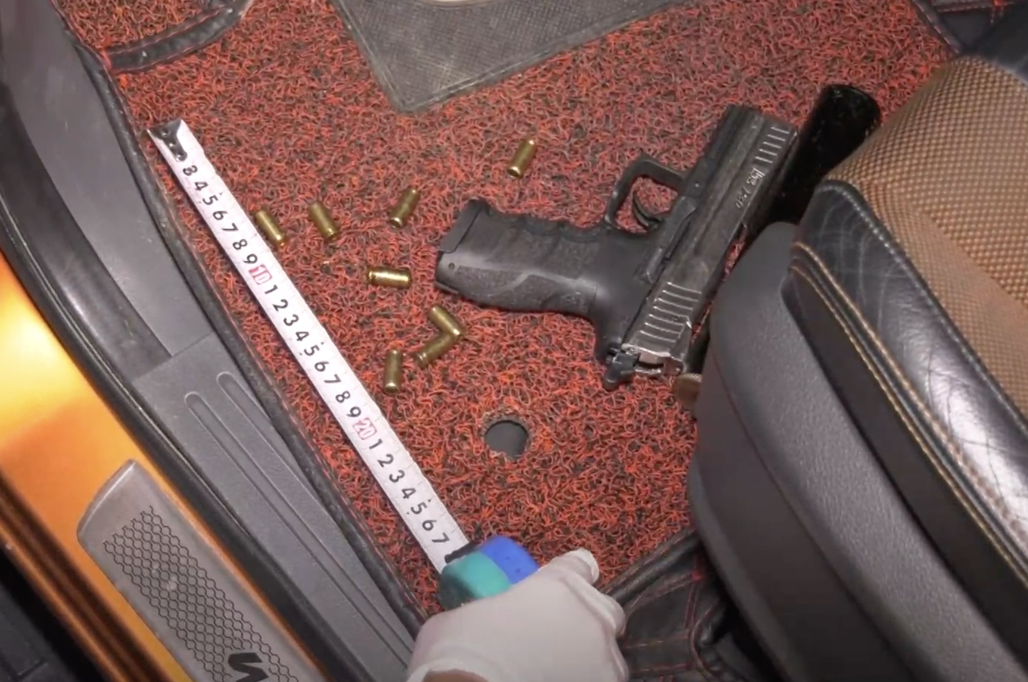 Canh sat kham nghiem hien truong vu no sung tren pho hinh anh