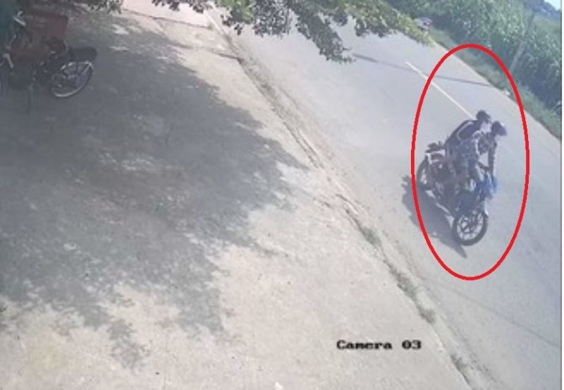 gia danh canh sat cuop iphone anh 1