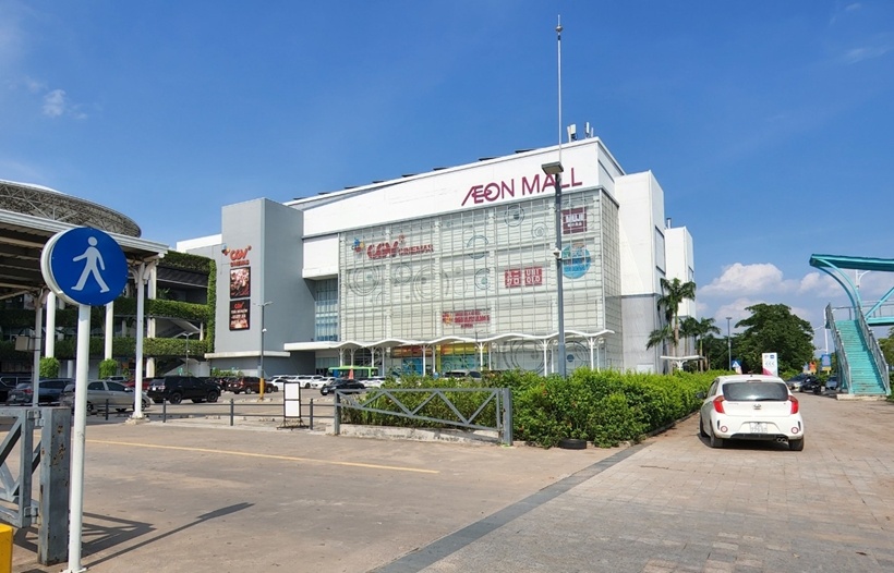 Dieu tra vu co gai to bi sam so, hanh hung o Aeon Mall Long Bien hinh anh