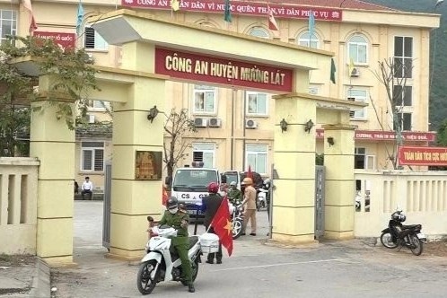 Bat giam pho truong Cong an huyen Muong Lat hinh anh