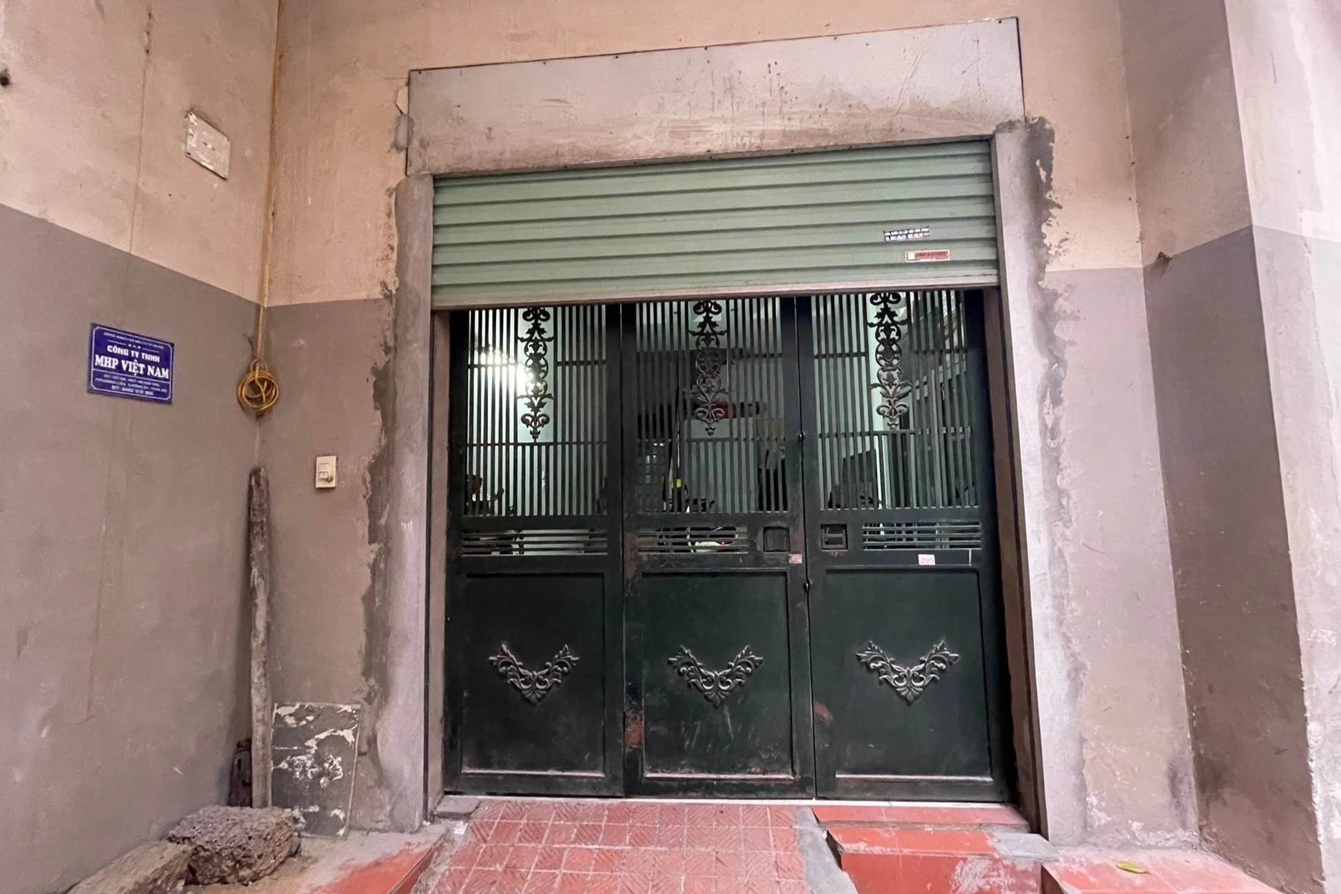 Chu tro ke ve cap vo chong dan mieng be gai bang bang dinh hinh anh