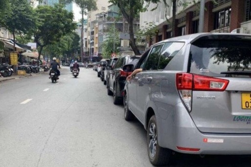 Dieu tra viec thu tien mat phi dau oto o TP.HCM hinh anh
