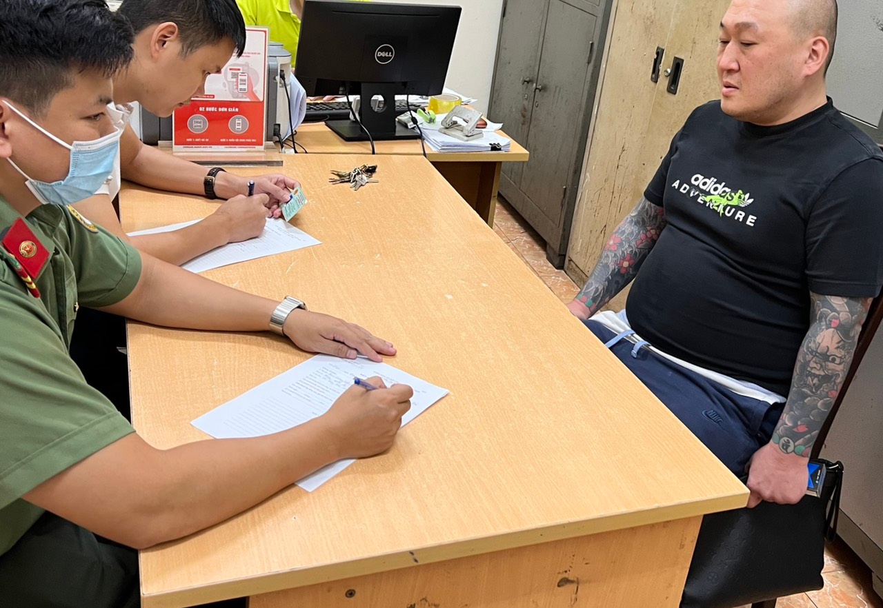 toi pham bi interpol truy na bi bat o Viet Nam anh 1