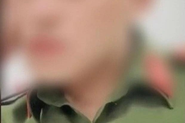 TikToker bi phat vi quay clip mac trang phuc cong an hinh anh