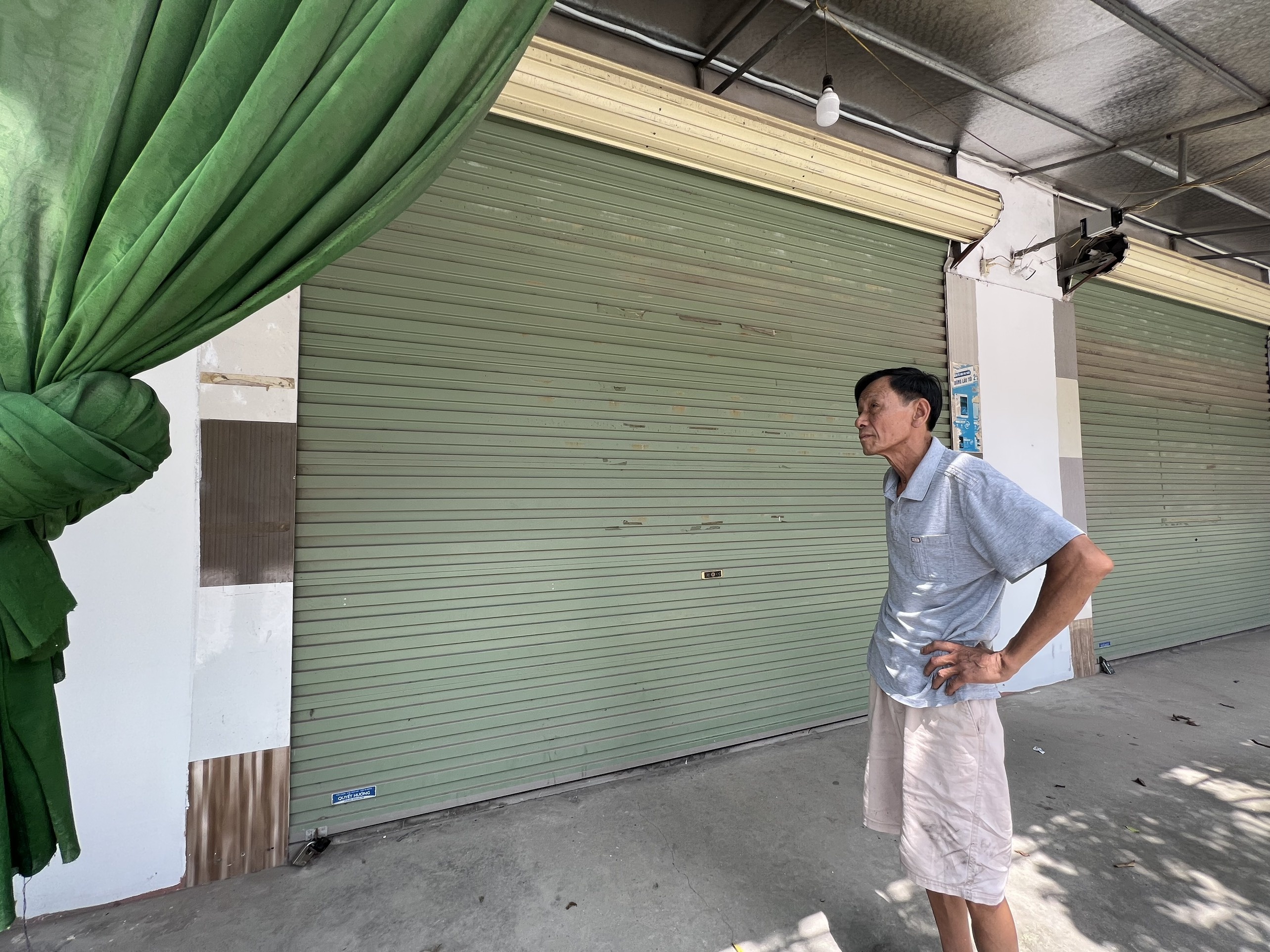 chau be bi nhot trong tu cap dong anh 1