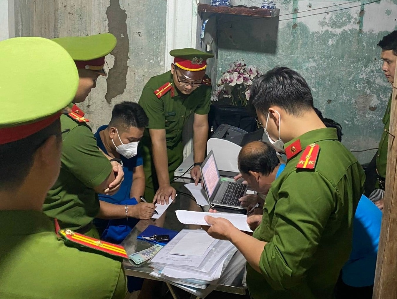 lua tien chay an anh 1