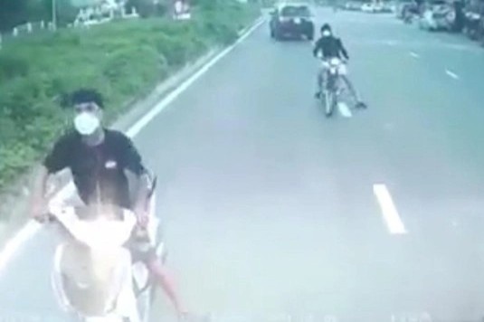 Khoi to vu chan oto, de doa dap pha tai san hinh anh