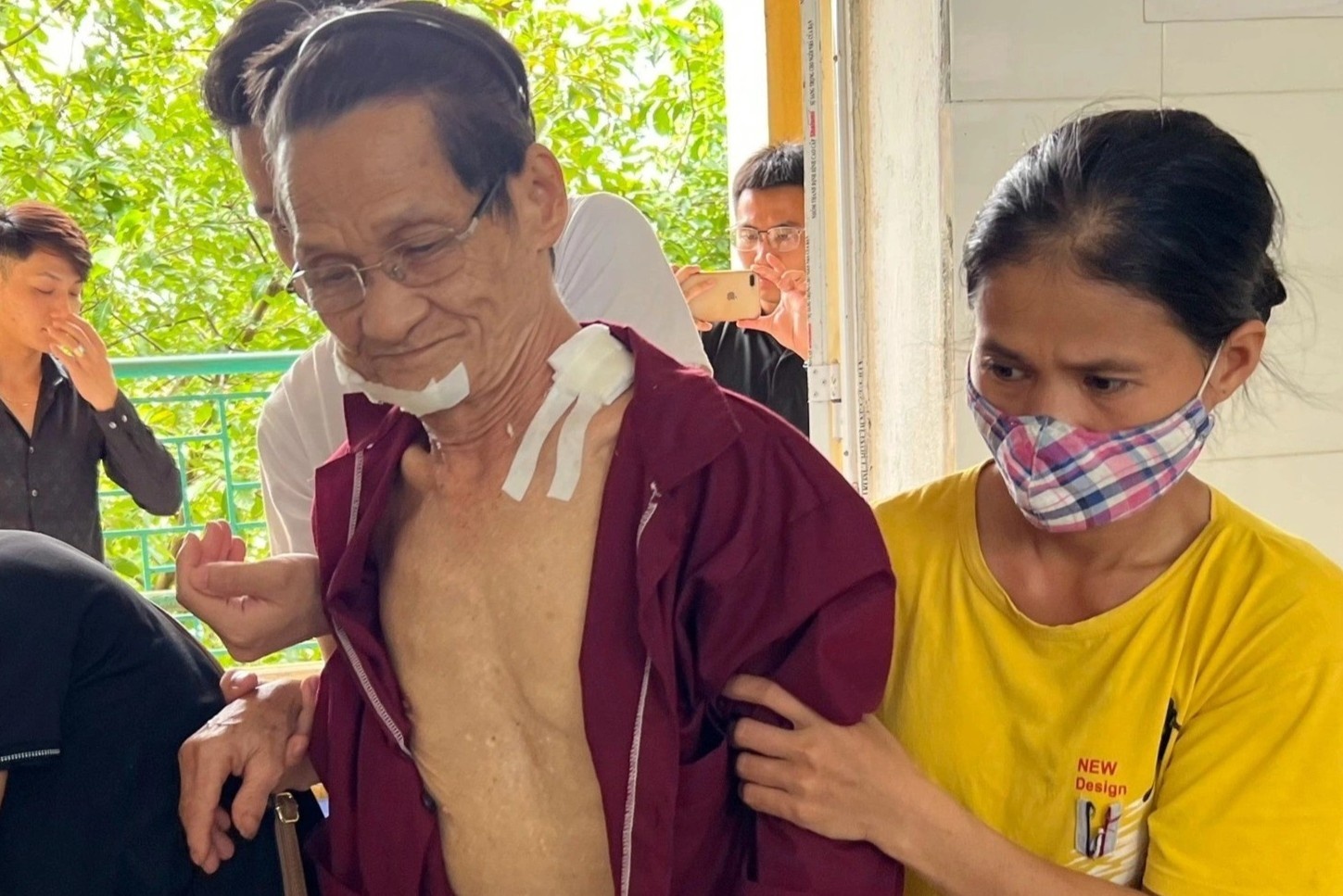 Nan nhan vu con re truy sat ca nha vo: 'No hoi toi muon chet khong' hinh anh
