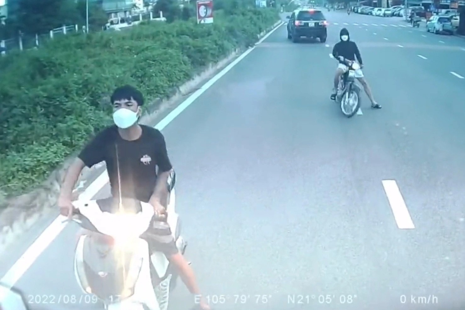 Bat giu 2 nguoi trong nhom bao ke vat lieu xay dung o Ha Noi hinh anh