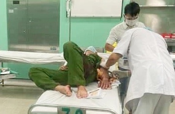 Trung uy cong an bi dam bang xien nuong thit hinh anh