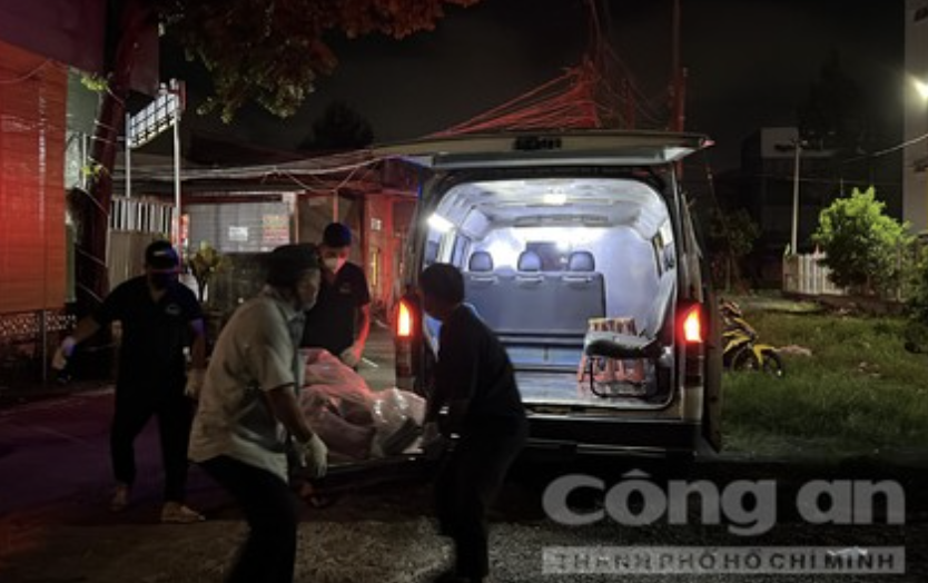 Dieu tra nguyen nhan tai xe tu vong duoi nen nha hinh anh