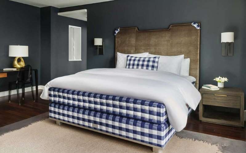 Mot dem nghi duong sang chanh tren chiec nem 200.000 USD hinh anh