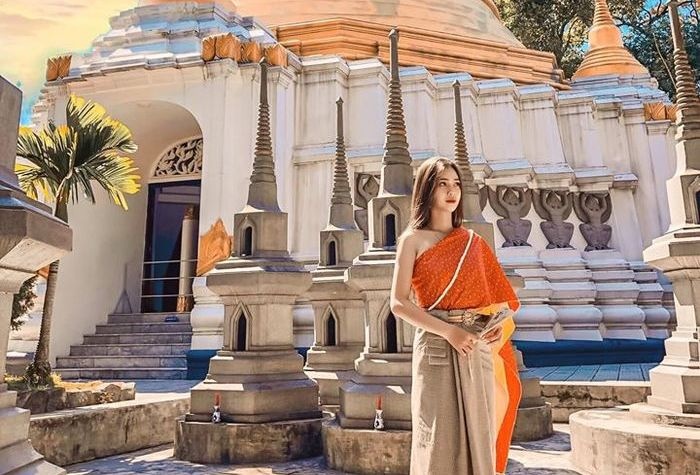 Lac buoc xu chua Vang tai ngoi chua tuyet dep xu Hue hinh anh