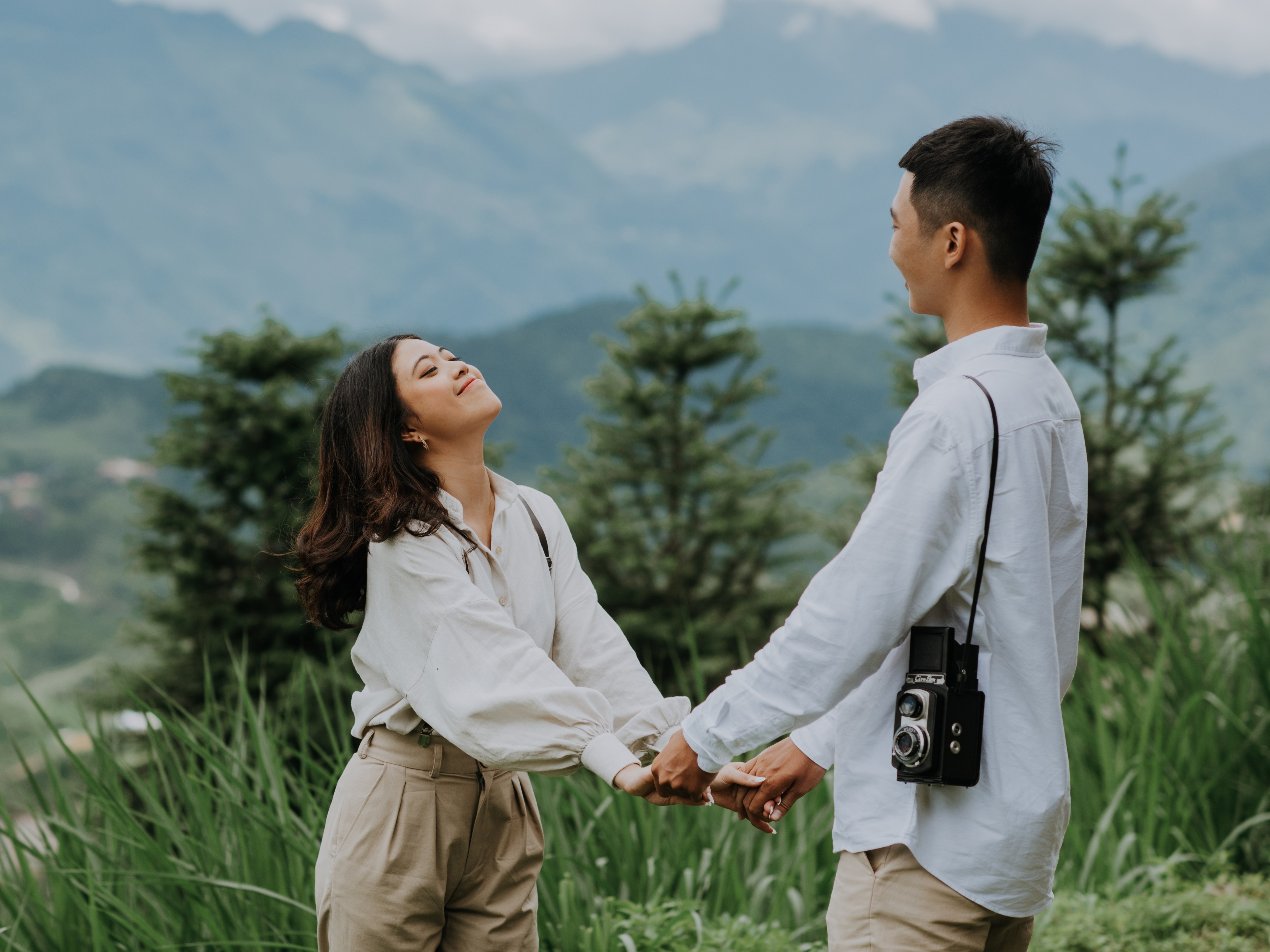 Ha Giang tran day suc song trong anh cuoi cua vo chong tre hinh anh