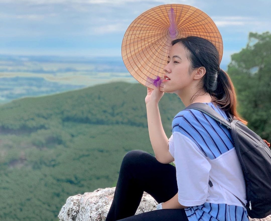 Ngam nui, san may tai dinh Hon Vuon xu Hue hinh anh