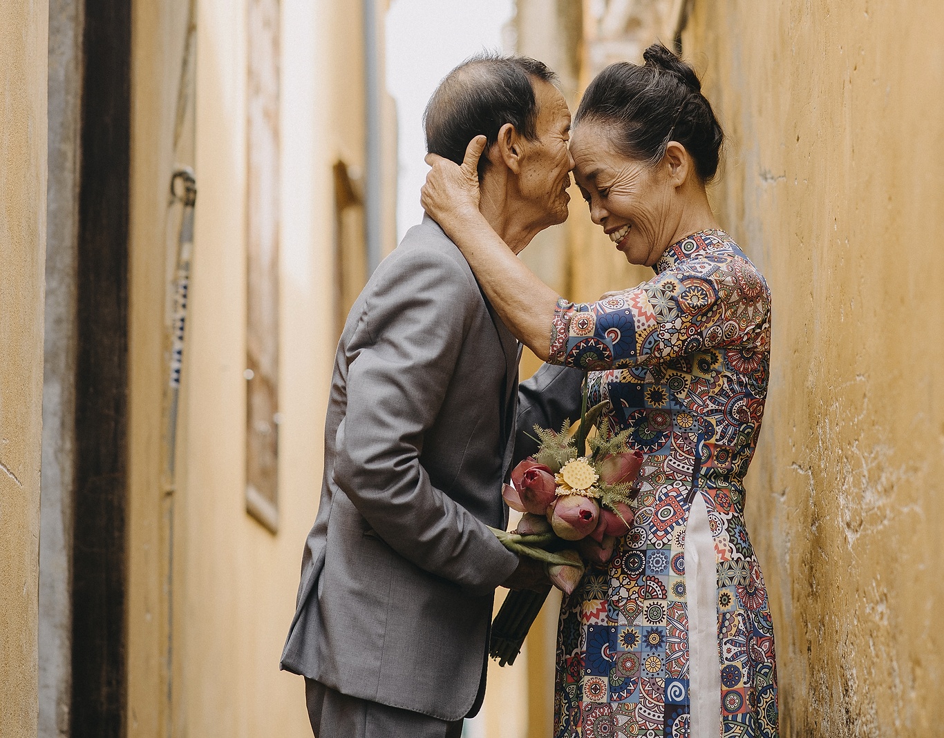 Chuyen di Hoi An dang nho cua cap doi U80 hinh anh