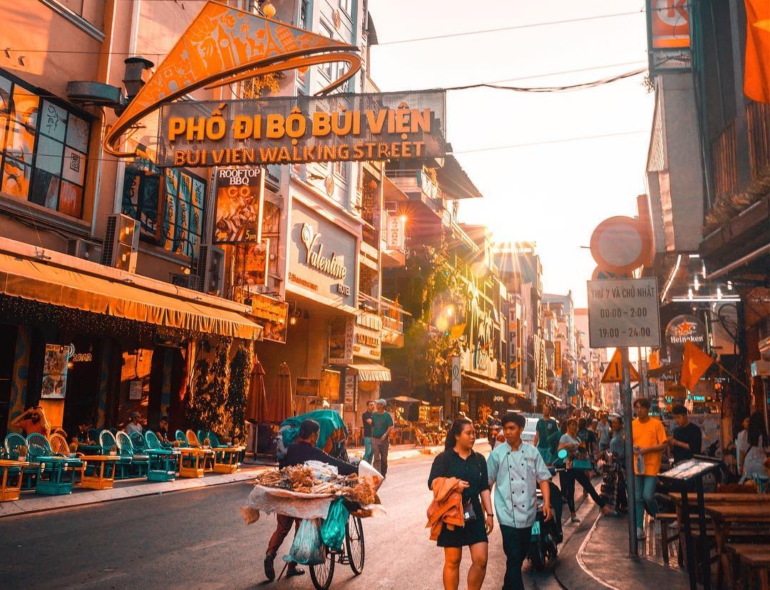 An gi o pho Tay Bui Vien? hinh anh