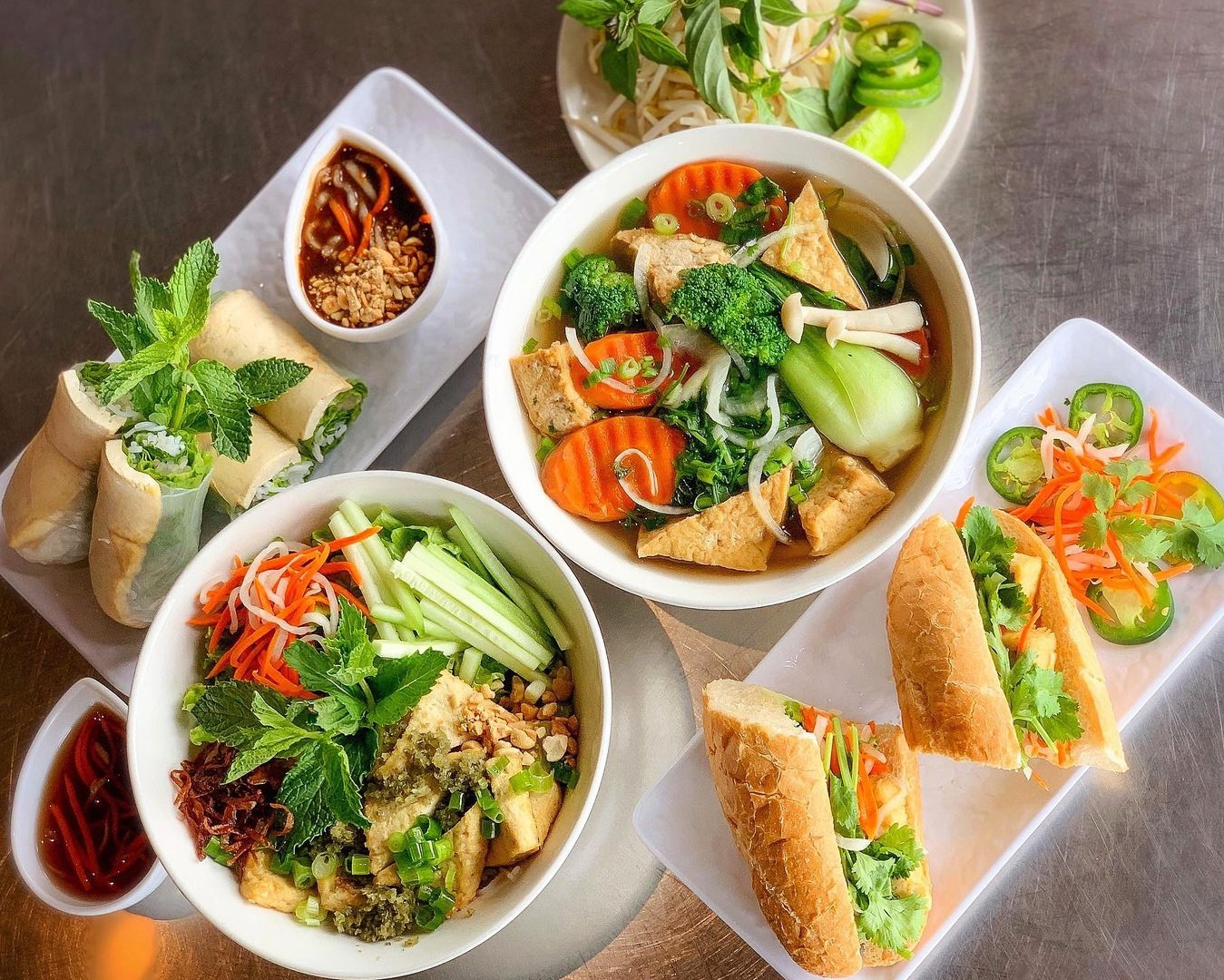 Mon chay ship tan noi cho ngay le Phat dan hinh anh