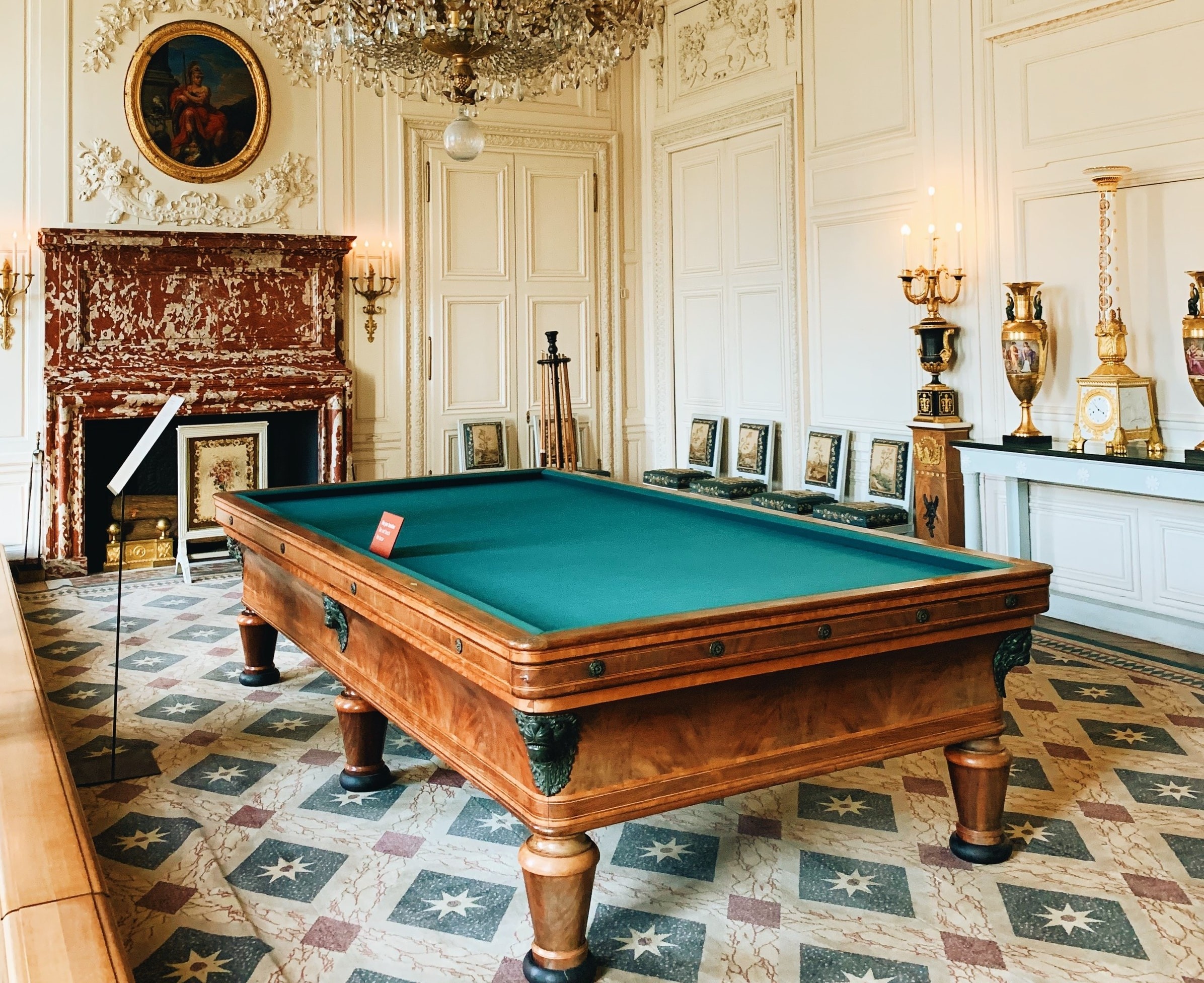 Nghi duong kieu quy toc tai cung dien hoang gia hinh anh