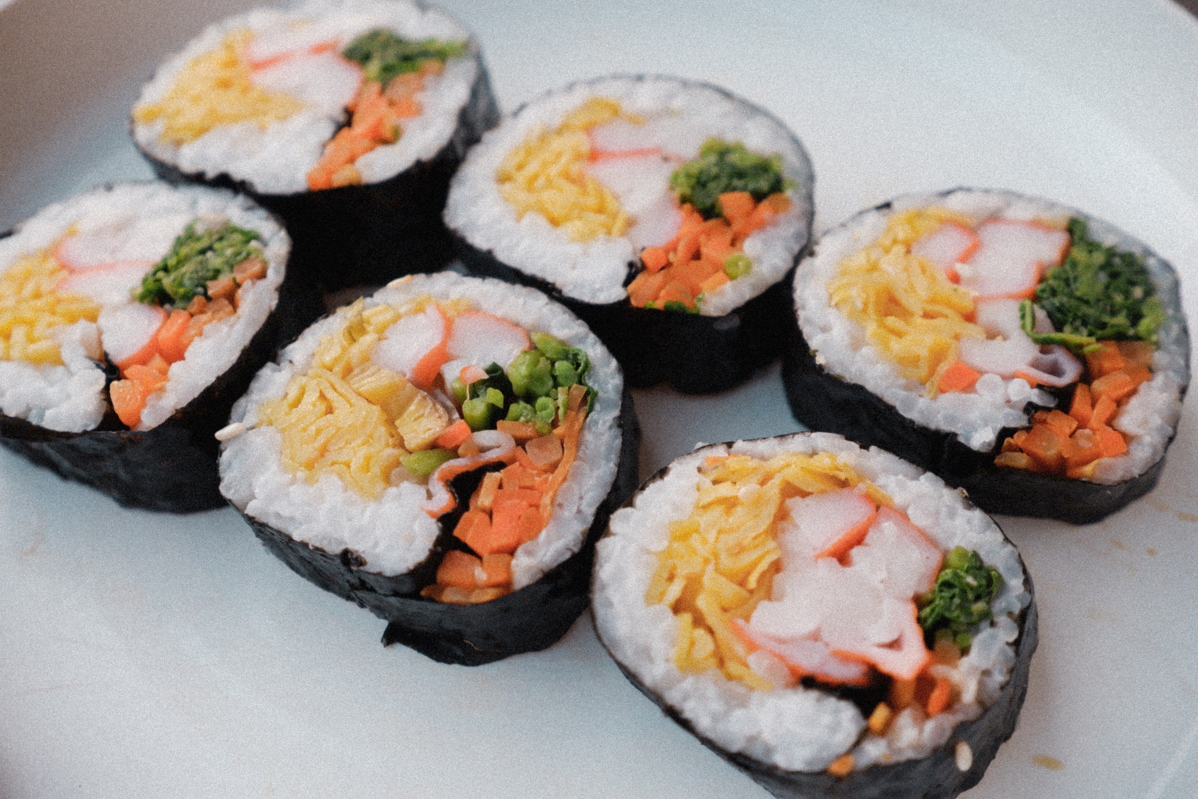 phan biet sushi,  kimbap anh 2
