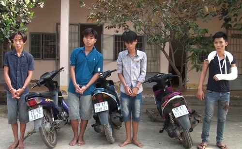 Bắt nóng băng cướp giật chuyên hoạt động ngoại thành ảnh 1 Bat nong bang cuop giat chuyen hoat dong ngoai thanh anh 1