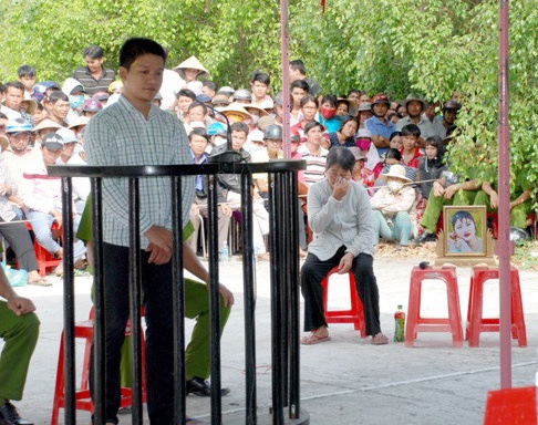 dìm người tình xuống mương  ảnh 1 dim nguoi tinh xuong muong anh 1